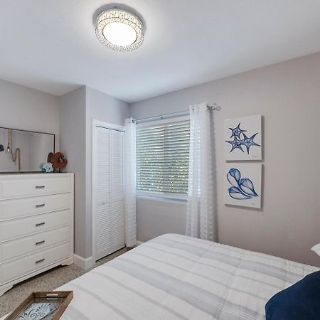 Beautiful 1 Bedroom Steps To The Beach! ウェストパームビーチ エクステリア 写真