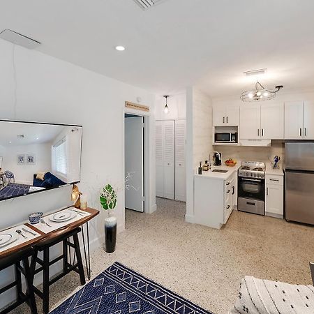 Beautiful 1 Bedroom Steps To The Beach! ウェストパームビーチ エクステリア 写真