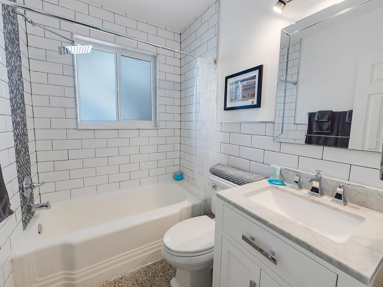 Beautiful 1 Bedroom Steps To The Beach! ウェストパームビーチ エクステリア 写真