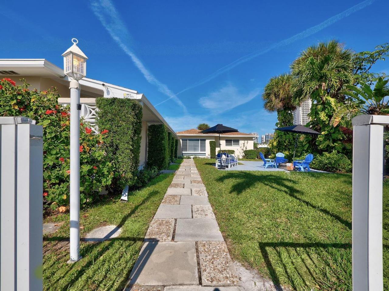 Beautiful 1 Bedroom Steps To The Beach! ウェストパームビーチ エクステリア 写真